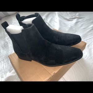 Men’s Suede Chelsea Boots. Never worn!